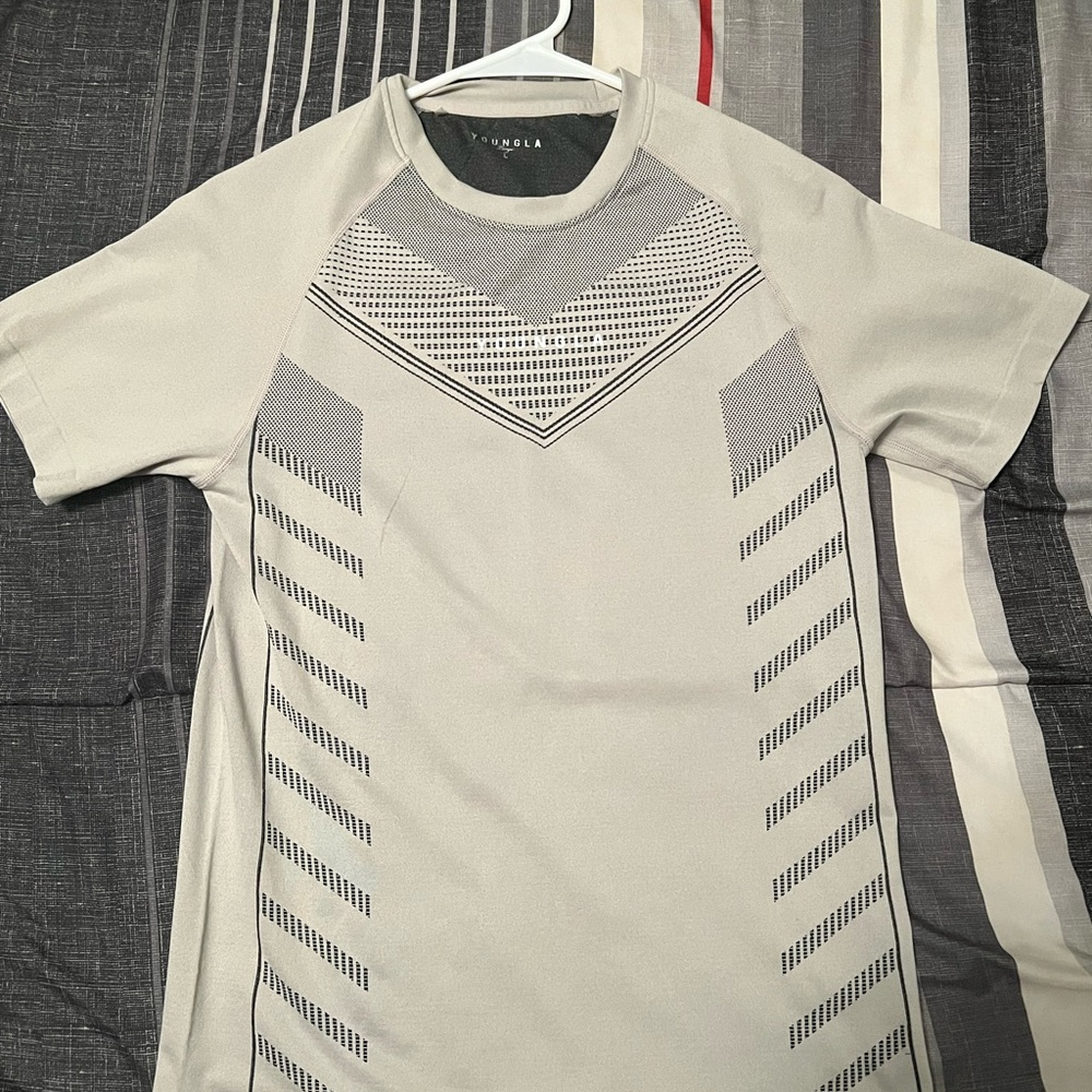 Youngla super hero tee grey size large